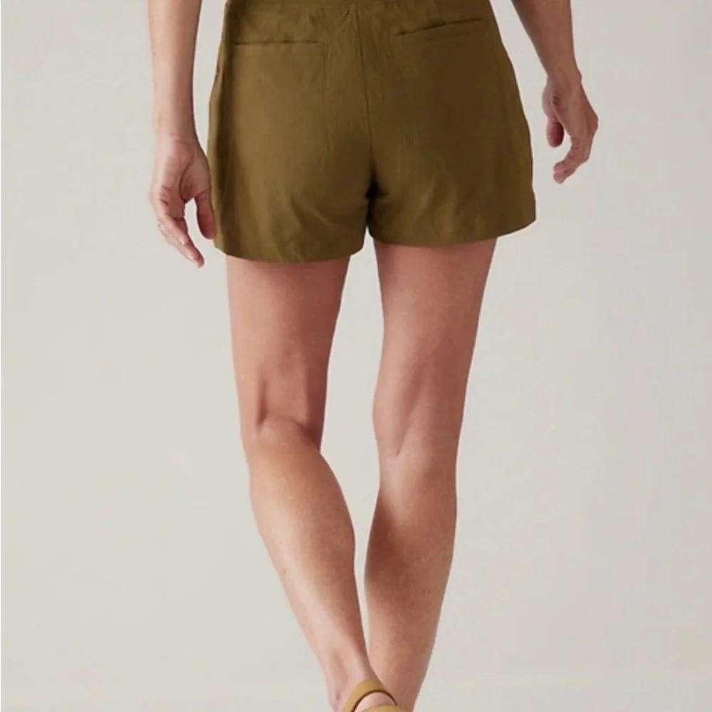 Athleta Olive Trekkie North Mid Rise Shorts Sz 14 - Picture 2 of 8